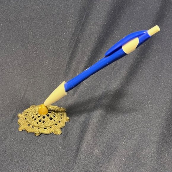 VTG Pen Holder Desk Wedding Reception Brass Ornate Filigree Metal Base 3" - Picture 8 of 9